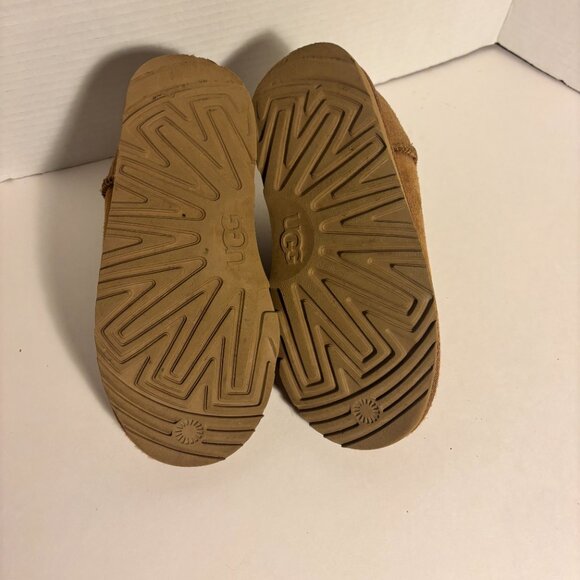 UGG Kids Classic Ultra Mini Boots Chestnut Suede Size 2 Youth - Picture 14 of 16